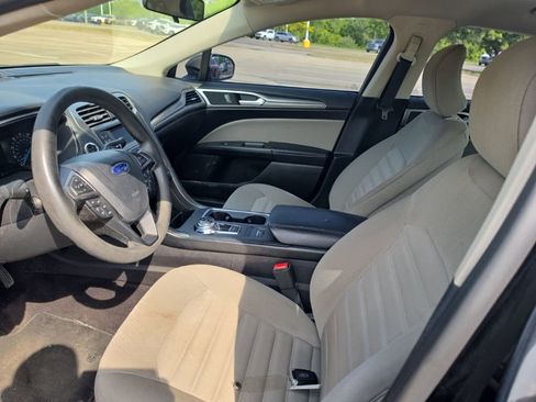 Used 2017 Ford Fusion S FWD image 3