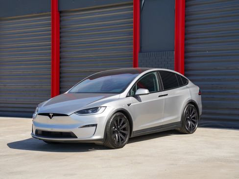 Used 2024 Tesla Model X Base image 1