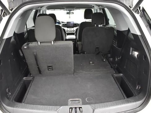 Used 2022 Ford Explorer XLT AWD/4WD image 18