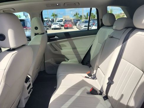 Used 2022 Volkswagen Tiguan SE image 12