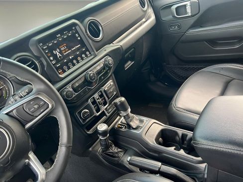 Used 2023 Jeep Wrangler Unlimited Sahara image 16