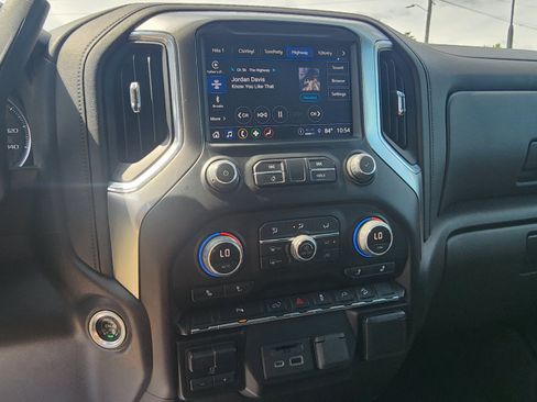 Used 2022 Chevrolet Silverado 2500 LT w/ Midnight Edition AWD/4WD image 17