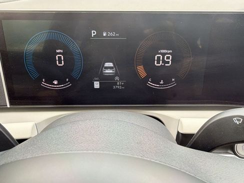 Certified 2025 Hyundai Tucson SE image 19