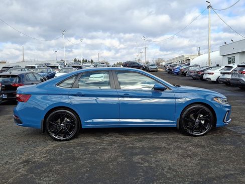 Used 2025 Volkswagen Jetta SE image 8