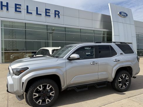 Used 2025 Toyota 4Runner TRD Sport AWD/4WD image 3