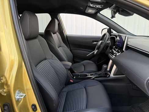 Used 2024 Toyota Corolla Cross XSE image 30