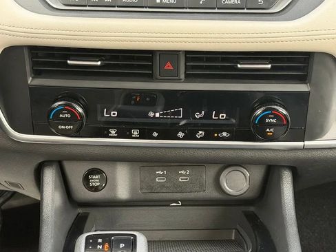 Used 2025 Nissan Rogue SV FWD image 23