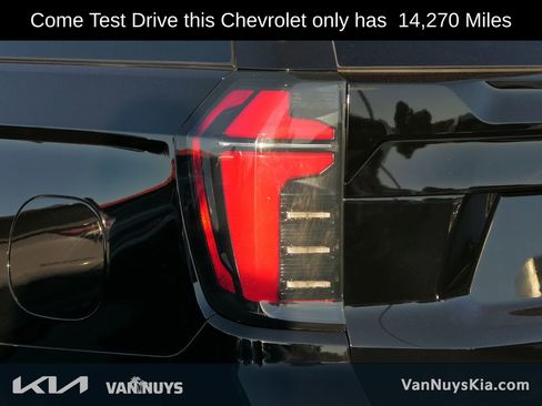 Used 2025 Chevrolet Suburban RST image 5