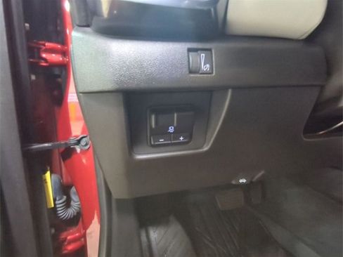 Used 2023 GMC Canyon AT4X image 17