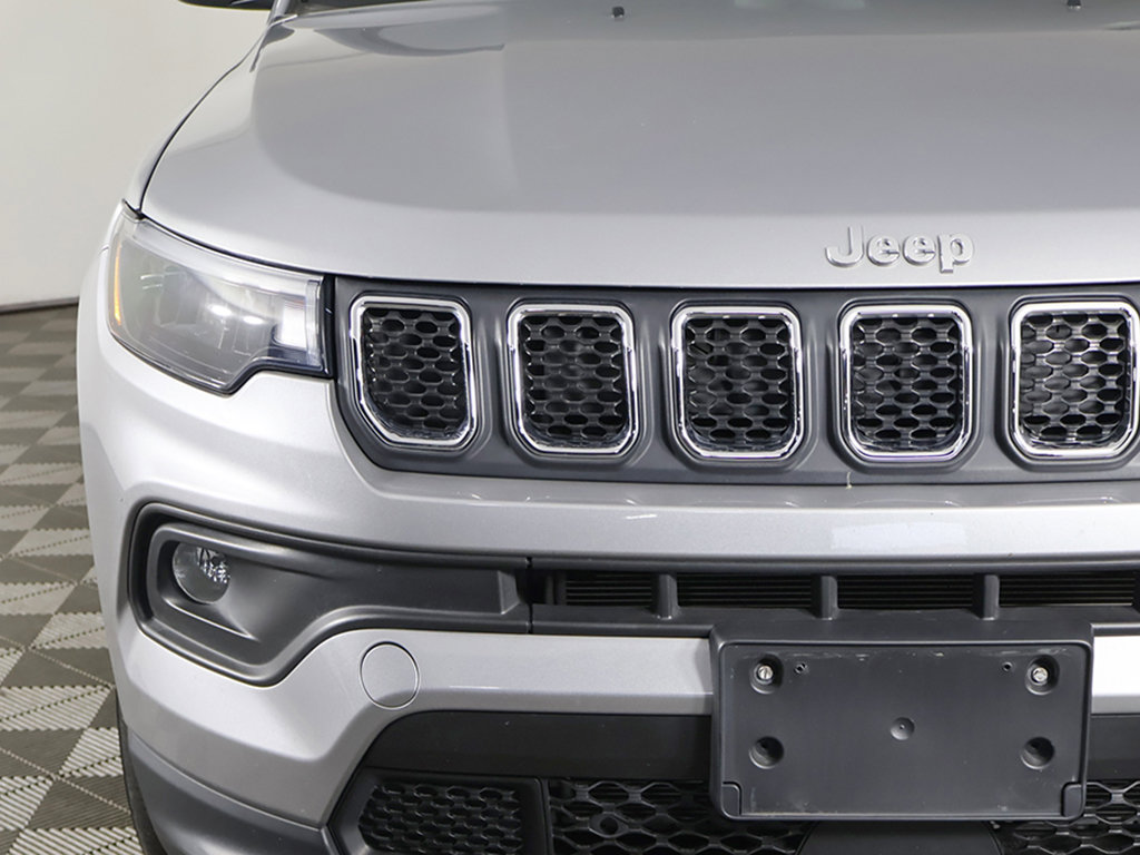 Used 2023 Jeep Compass Latitude AWD/4WD image 11