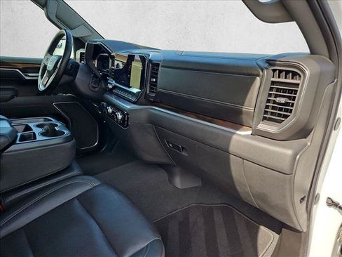 Certified 2025 GMC Sierra 1500 SLT RWD image 20