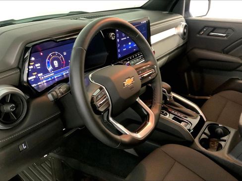 Used 2025 Chevrolet Colorado LT AWD/4WD image 14
