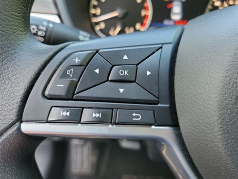 Used 2025 Nissan Altima 2.5 SV FWD image 21