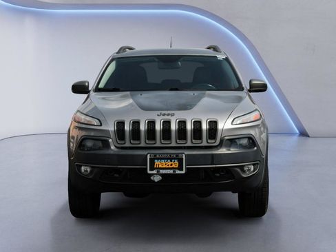 Used 2018 Jeep Cherokee Trailhawk AWD/4WD image 2