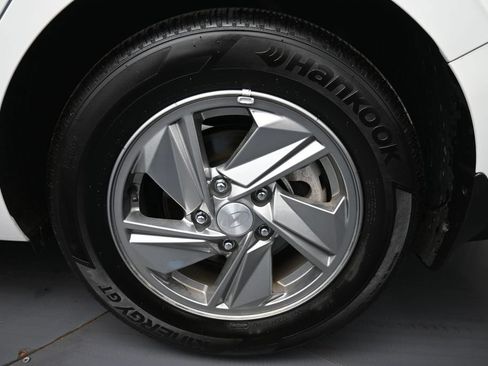 Used 2025 Hyundai Elantra SE FWD image 15