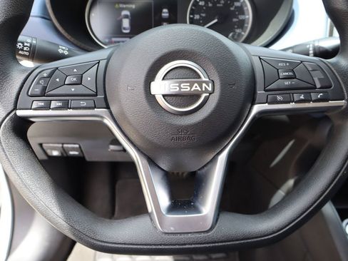 Used 2024 Nissan Versa SV FWD image 10