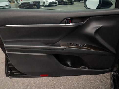 Used 2021 Toyota Camry SE image 10