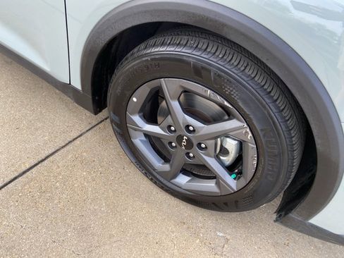 Used 2025 Kia K4 LXS image 32