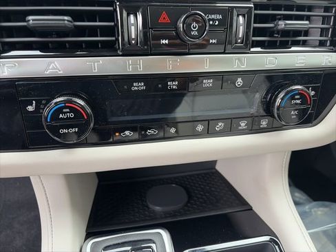 New 2026 Nissan Pathfinder SL image 16