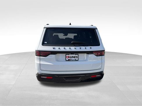Used 2024 Jeep Wagoneer Series II AWD/4WD image 9