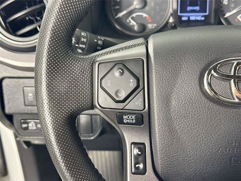 Used 2022 Toyota Tacoma TRD Off-Road AWD/4WD image 17