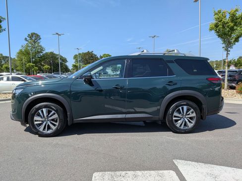 Used 2024 Nissan Pathfinder SL AWD/4WD image 6