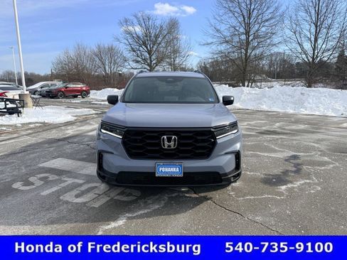 Used 2025 Honda Pilot Sport image 9