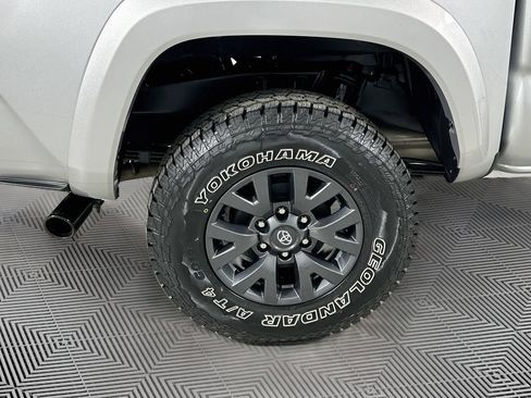 Used 2023 Toyota Tacoma SR5 w/ Black Out Package (TMS) AWD/4WD image 16