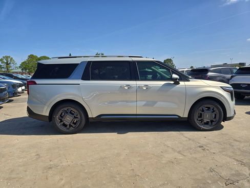 New 2026 Kia Carnival SX image 9