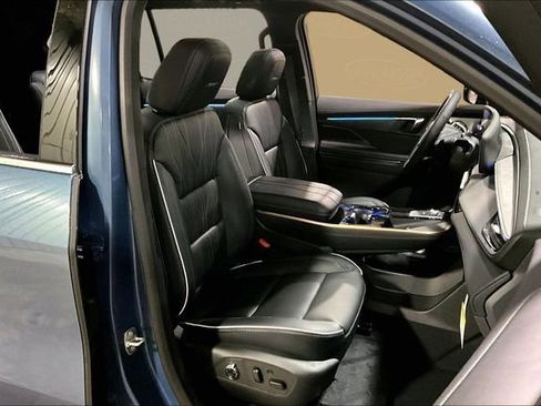 New 2026 Buick Enclave Avenir w/ Super Cruise Package image 12