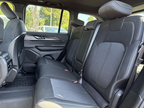 Used 2025 Jeep Grand Cherokee Laredo X w/ Luxury Tech Group I image 19