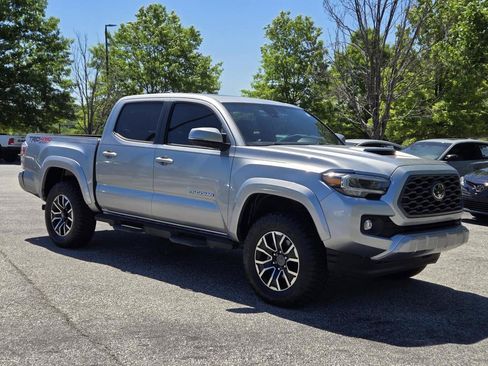 Used 2022 Toyota Tacoma TRD Sport w/ TRD Premium Sport Package AWD/4WD image 5