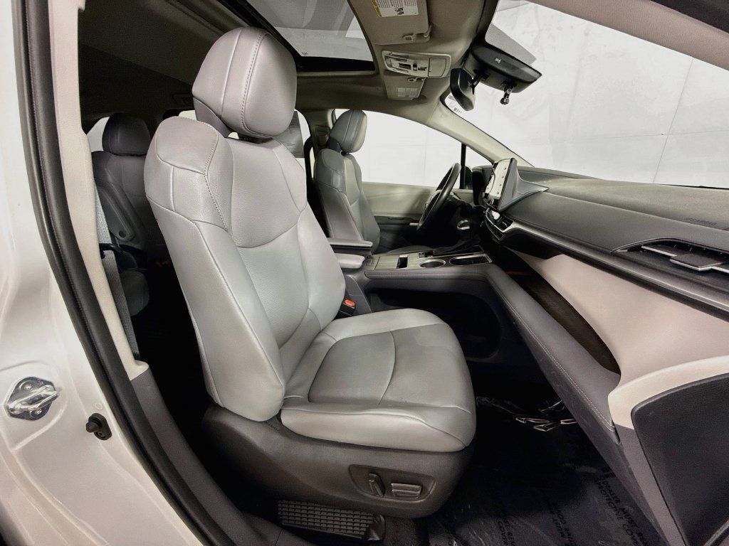 Used 2023 Toyota Sienna XLE AWD/4WD image 34