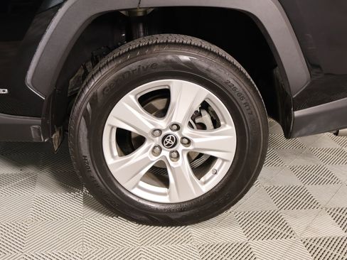 Used 2021 Toyota RAV4 LE AWD/4WD image 17