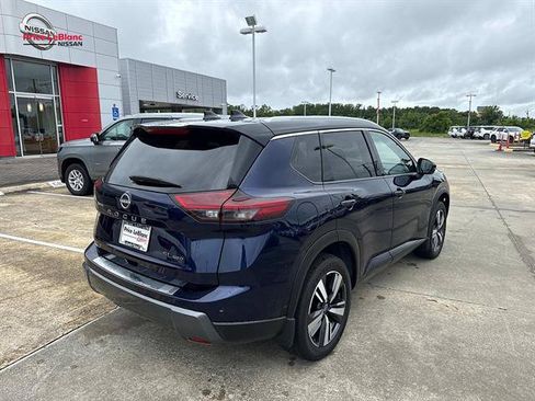 Certified 2025 Nissan Rogue SL w/ Tech Package AWD/4WD image 7