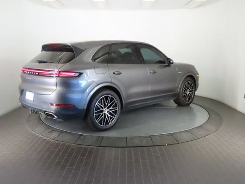 Certified 2025 Porsche Cayenne E-Hybrid AWD/4WD image 7
