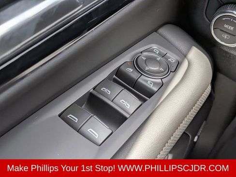 Used 2026 Chevrolet Tahoe High Country AWD/4WD image 23