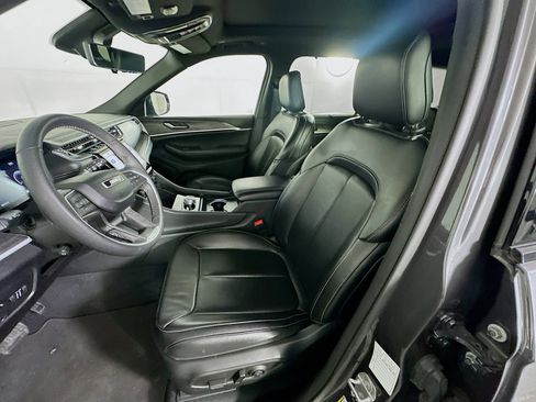 Used 2024 Jeep Grand Cherokee L Limited w/ Luxury Tech Group II image 13