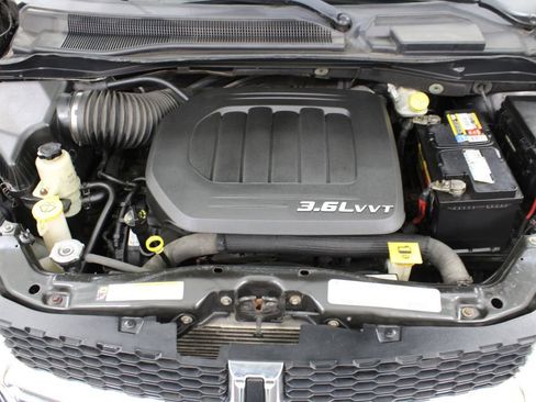 Used 2012 Dodge Grand Caravan SXT image 32