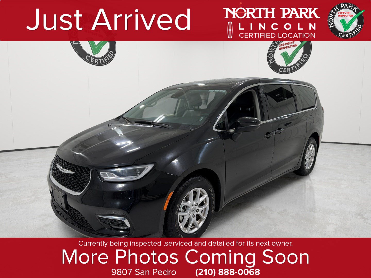 Used 2023 Chrysler Pacifica Touring-L FWD image 1