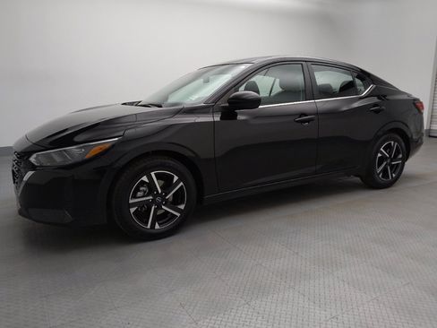 Used 2024 Nissan Sentra SV image 2