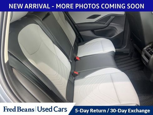 Used 2025 Volkswagen Tiguan SE w/ Panoramic Sunroof Package image 7
