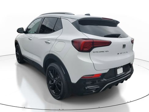 Used 2024 Buick Encore GX Sport Touring image 4