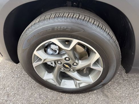 Used 2025 Chevrolet Trax LT w/ LT Convenience Package image 29