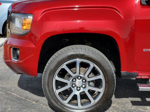 Used 2018 GMC Canyon Denali image 9