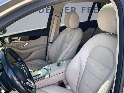 Used 2021 Mercedes-Benz GLC 300 4MATIC image 21