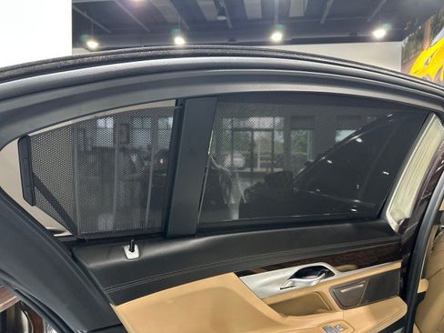 Used 2020 BMW 750i xDrive w/ Executive Package AWD/4WD image 47