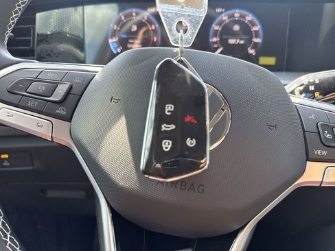 New 2025 Volkswagen Tiguan SE image 26