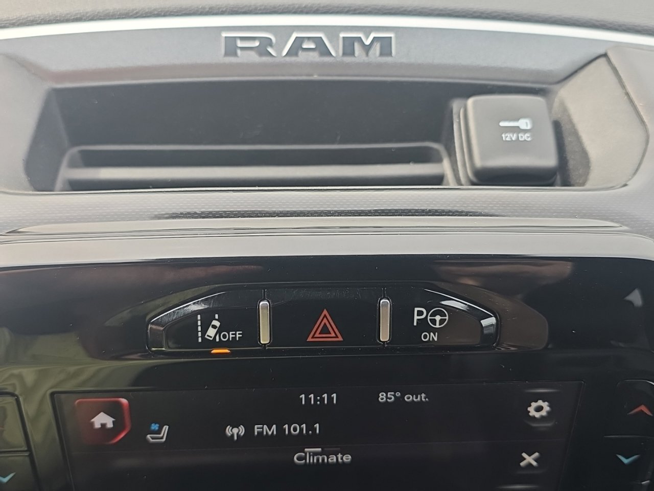Used 2019 RAM 1500 Laramie AWD/4WD image 29