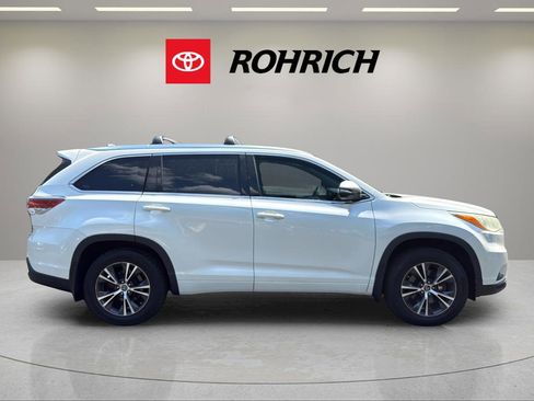Used 2016 Toyota Highlander XLE AWD/4WD image 5